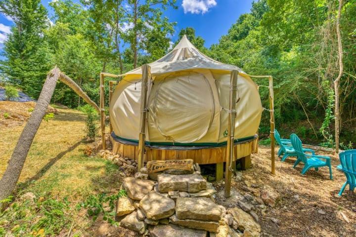 The Aries-A Stargazing, Luxury Glamping Tent Rogersville Екстериор снимка