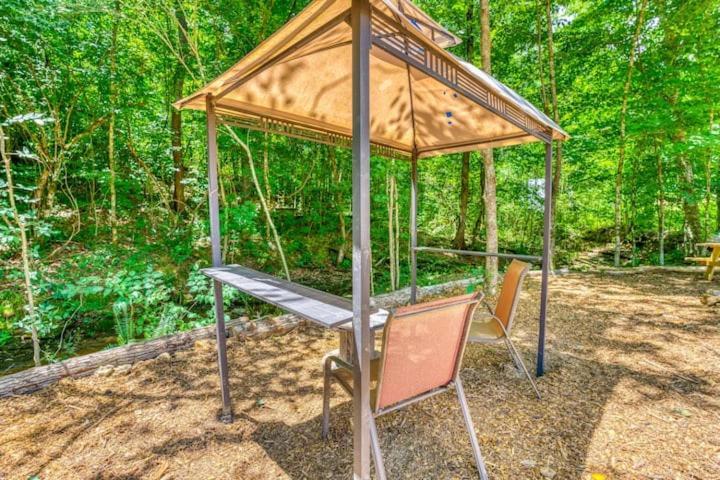 The Aries-A Stargazing, Luxury Glamping Tent Rogersville Екстериор снимка