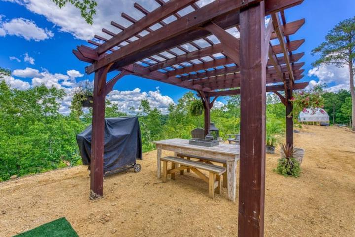 The Aries-A Stargazing, Luxury Glamping Tent Rogersville Екстериор снимка
